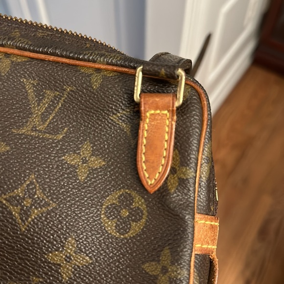 Authentic Louis Vuitton Marly Crossbody bag - Picture 5 of 7
